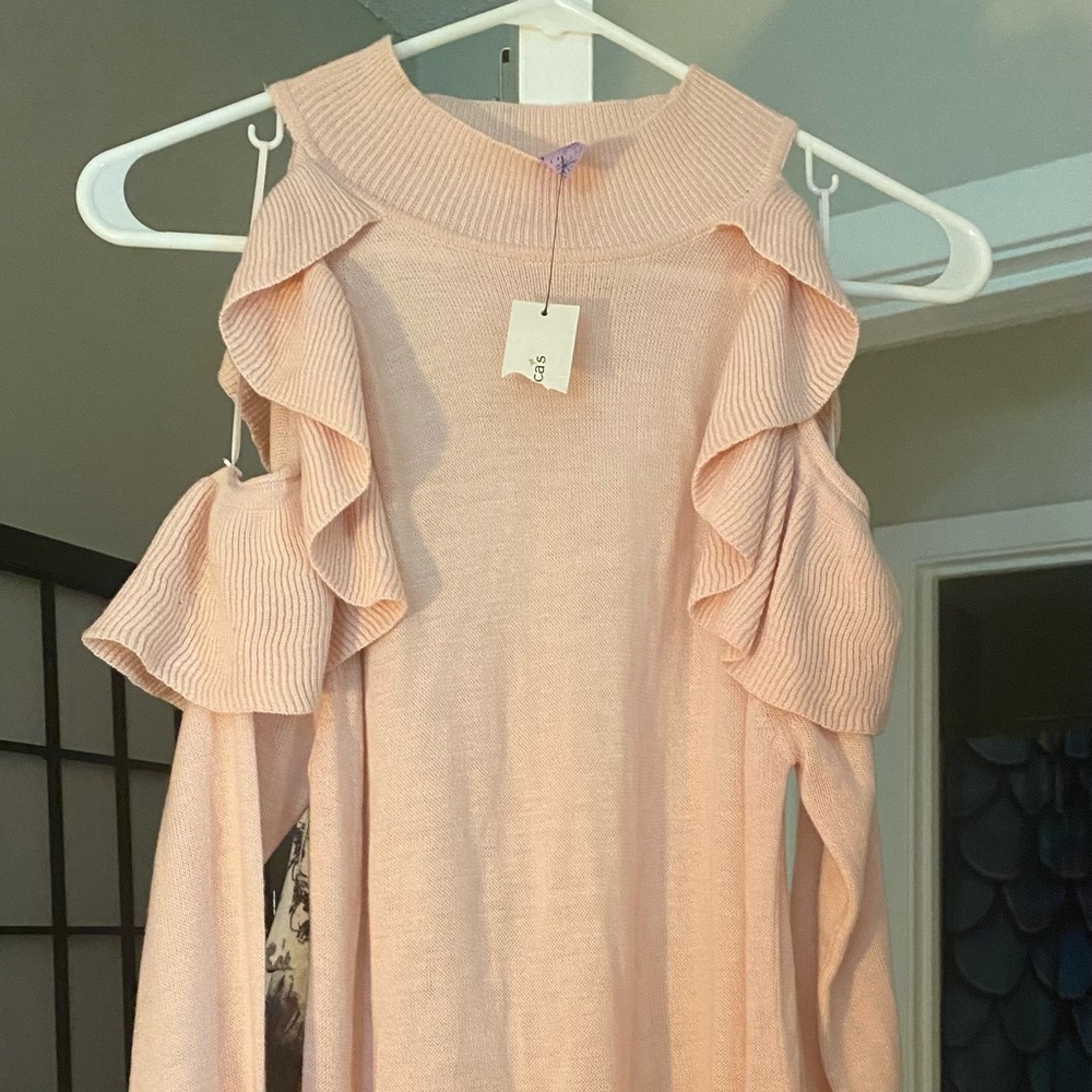Alya cold shoulder sweater size small